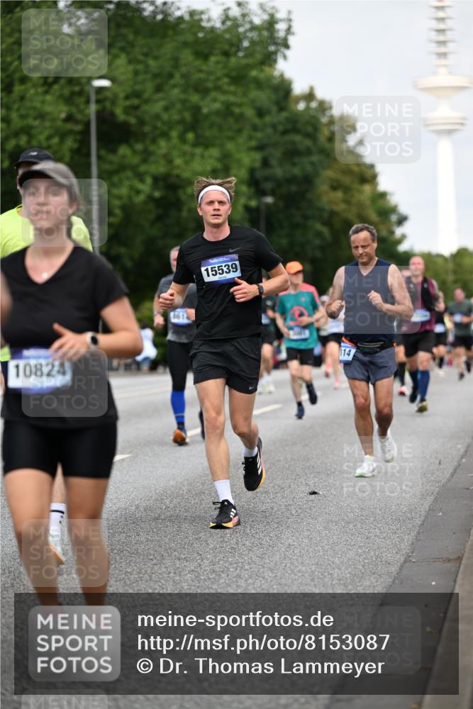 29.06.2025 - hella hamburg halbmarathon Dr. Thomas Lammeyer http://msf.ph/oto/8153087 29.06.2025 10:07:31 Kennedybrücke 1114, 1135, 1138, 1482, 1702, 1885, 2594, 2759, 2782, 2810, 3001, 3572, 3630, 4066, 4307, 4511, 4613, 6217, 6391, 7006, 7210, 7211, 7290, 7306, 7935, 8614, 9439, 9453, 9554, 10824 meine-sportfotos.de