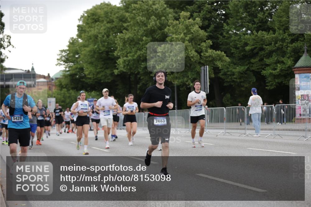 29.06.2025 - hella hamburg halbmarathon Jannik Wohlers http://msf.ph/oto/8153098 29.06.2025 10:52:48 Lombardsbrücke 2291, 2409, 4195, 4626, 5428, 6135, 6521, 7483, 7681, 8414, 9764, 10043, 10490, 10661, 11520, 11524, 12193, 12219, 12700, 13011, 13326, 13489, 13916, 13917, 14038, 14419, 14761, 14977, 16137, 17012, 17577, 17600, 18311, 18988 meine-sportfotos.de
