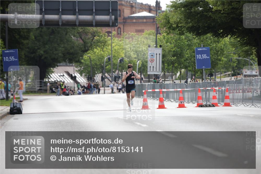 29.06.2025 - hella hamburg halbmarathon Jannik Wohlers http://msf.ph/oto/8153141 29.06.2025 09:32:50 Lombardsbrücke  meine-sportfotos.de
