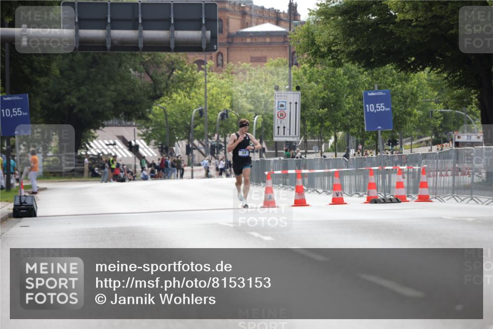 29.06.2025 - hella hamburg halbmarathon Jannik Wohlers http://msf.ph/oto/8153153 29.06.2025 09:32:50 Lombardsbrücke  meine-sportfotos.de