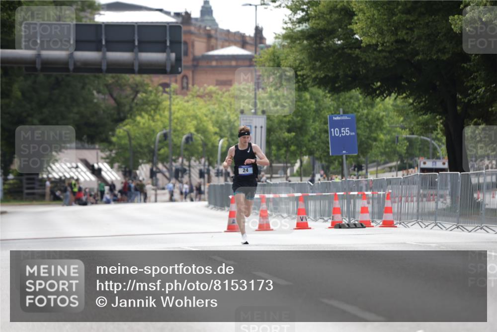 29.06.2025 - hella hamburg halbmarathon Jannik Wohlers http://msf.ph/oto/8153173 29.06.2025 09:32:52 Lombardsbrücke  meine-sportfotos.de
