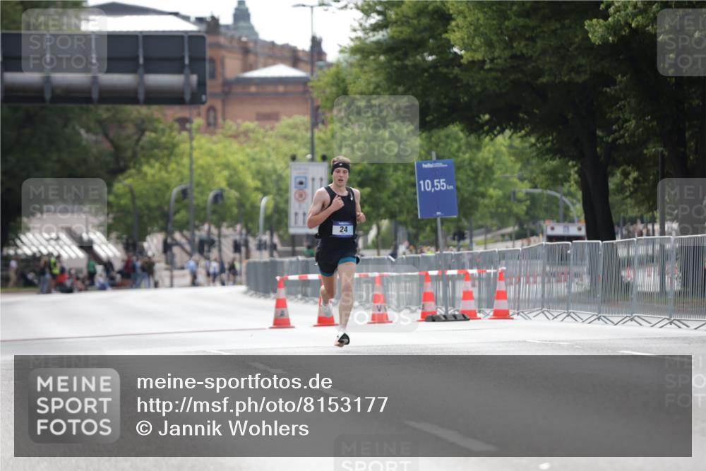 29.06.2025 - hella hamburg halbmarathon Jannik Wohlers http://msf.ph/oto/8153177 29.06.2025 09:32:53 Lombardsbrücke  meine-sportfotos.de