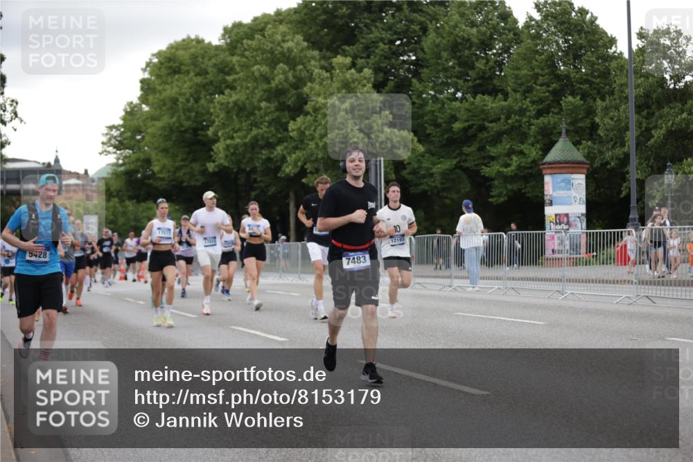 29.06.2025 - hella hamburg halbmarathon Jannik Wohlers http://msf.ph/oto/8153179 29.06.2025 10:52:49 Lombardsbrücke 2291, 2409, 4195, 4626, 5428, 6521, 7483, 7681, 8212, 8414, 9764, 10043, 10490, 10661, 11520, 11524, 12193, 12219, 12700, 13011, 13326, 13489, 13916, 13917, 14038, 14419, 14761, 16137, 17012, 17577, 17600, 18311, 18988 meine-sportfotos.de
