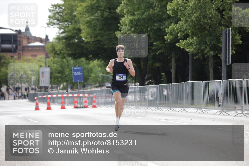 29.06.2025 - hella hamburg halbmarathon Jannik Wohlers http://msf.ph/oto/8153231 29.06.2025 09:32:56 Lombardsbrücke 24 meine-sportfotos.de