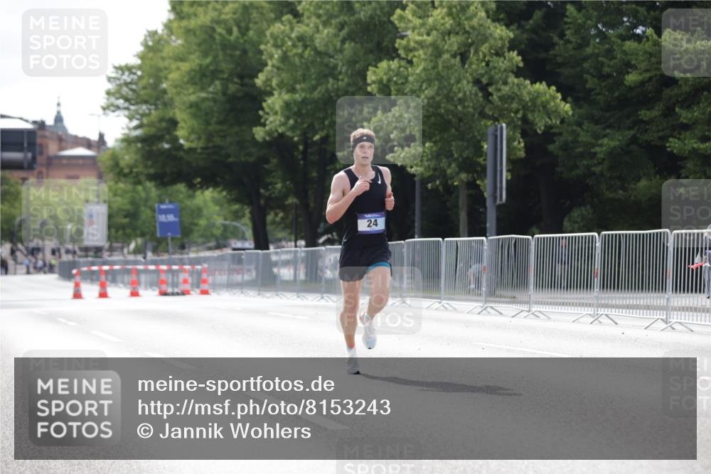 29.06.2025 - hella hamburg halbmarathon Jannik Wohlers http://msf.ph/oto/8153243 29.06.2025 09:32:57 Lombardsbrücke 24 meine-sportfotos.de