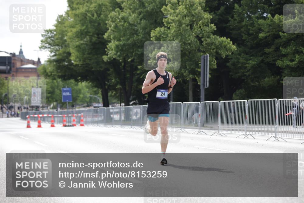 29.06.2025 - hella hamburg halbmarathon Jannik Wohlers http://msf.ph/oto/8153259 29.06.2025 09:32:57 Lombardsbrücke 24 meine-sportfotos.de