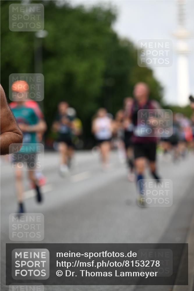 29.06.2025 - hella hamburg halbmarathon Dr. Thomas Lammeyer http://msf.ph/oto/8153278 29.06.2025 10:07:36 Kennedybrücke 1114, 1135, 1138, 1482, 1885, 2594, 2759, 2782, 3001, 3572, 4307, 4511, 4587, 5384, 5396, 5464, 6217, 6391, 7006, 7210, 7211, 7277, 7278, 7279, 7290, 7306, 7935, 8614, 9439, 9453, 9554, 10824 meine-sportfotos.de