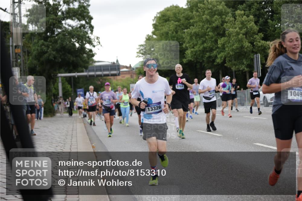 29.06.2025 - hella hamburg halbmarathon Jannik Wohlers http://msf.ph/oto/8153310 29.06.2025 10:52:57 Lombardsbrücke 1340, 1900, 1906, 2065, 2409, 3226, 4195, 4626, 5428, 5562, 5815, 6041, 6044, 7068, 7483, 7876, 8189, 8212, 8414, 8515, 8906, 9685, 9764, 10043, 10175, 10490, 11914, 12193, 12219, 12280, 12700, 13011, 13326, 14038, 14065, 14419, 14761, 16979, 17012, 17577, 17600, 18144, 18311, 18523, 18593 meine-sportfotos.de