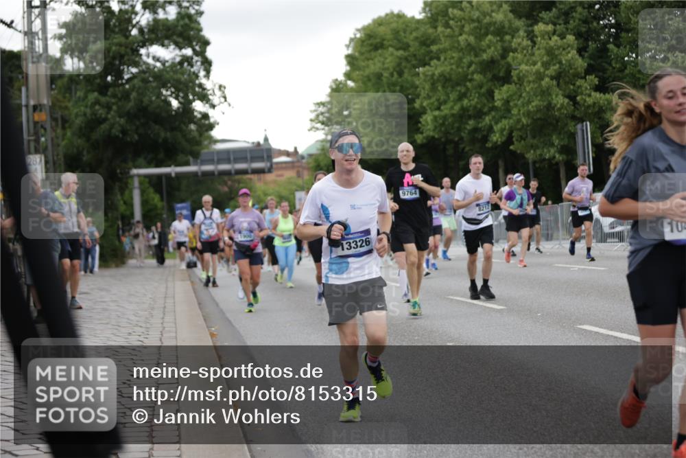 29.06.2025 - hella hamburg halbmarathon Jannik Wohlers http://msf.ph/oto/8153315 29.06.2025 10:52:57 Lombardsbrücke 1340, 1900, 1906, 2065, 2409, 3226, 4195, 4626, 5428, 5562, 5815, 6041, 6044, 7068, 7483, 7876, 8189, 8212, 8414, 8515, 8906, 9685, 9764, 10043, 10175, 10490, 11914, 12193, 12219, 12280, 12700, 13011, 13326, 14038, 14065, 14419, 14761, 16979, 17012, 17577, 17600, 18144, 18311, 18523, 18593 meine-sportfotos.de