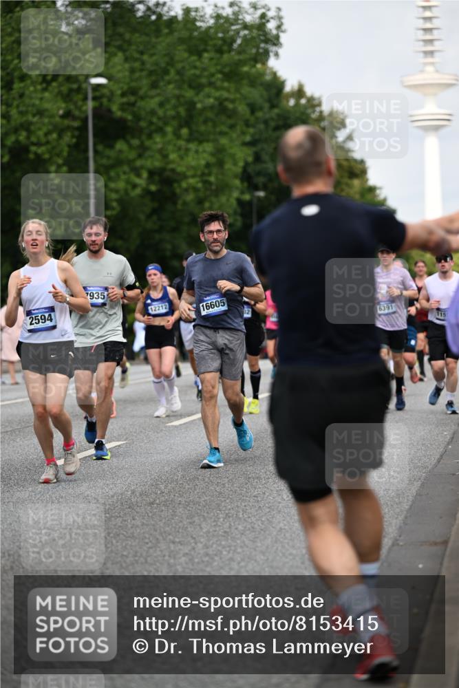 29.06.2025 - hella hamburg halbmarathon Dr. Thomas Lammeyer http://msf.ph/oto/8153415 29.06.2025 10:07:41 Kennedybrücke 1114, 1885, 2594, 2759, 2782, 3001, 3572, 4307, 4511, 4587, 5384, 5396, 5464, 5613, 6217, 6391, 6453, 7006, 7210, 7211, 7277, 7278, 7279, 7290, 7306, 7935, 8469, 8614, 9453, 9554, 10389, 10824, 11402 meine-sportfotos.de