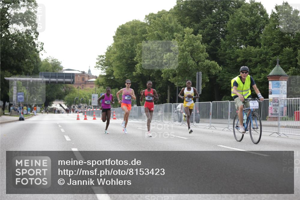 29.06.2025 - hella hamburg halbmarathon Jannik Wohlers http://msf.ph/oto/8153423 29.06.2025 09:34:38 Lombardsbrücke 29, 43, 46, 48 meine-sportfotos.de