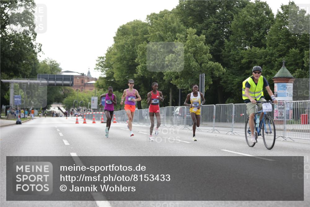 29.06.2025 - hella hamburg halbmarathon Jannik Wohlers http://msf.ph/oto/8153433 29.06.2025 09:34:38 Lombardsbrücke 29, 43, 46, 48 meine-sportfotos.de