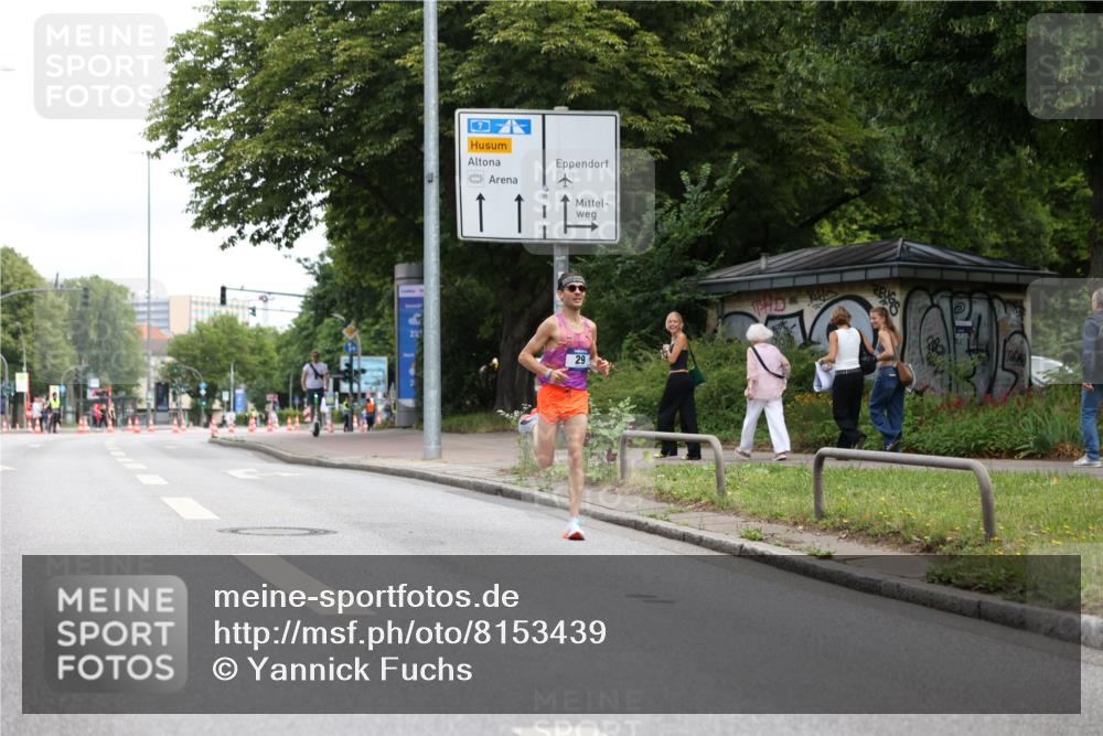 29.06.2025 - hella hamburg halbmarathon Yannick Fuchs http://msf.ph/oto/8153439 29.06.2025 10:05:15 20KM 29 meine-sportfotos.de