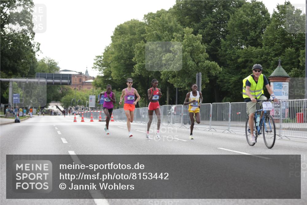 29.06.2025 - hella hamburg halbmarathon Jannik Wohlers http://msf.ph/oto/8153442 29.06.2025 09:34:38 Lombardsbrücke 29, 43, 46, 48 meine-sportfotos.de