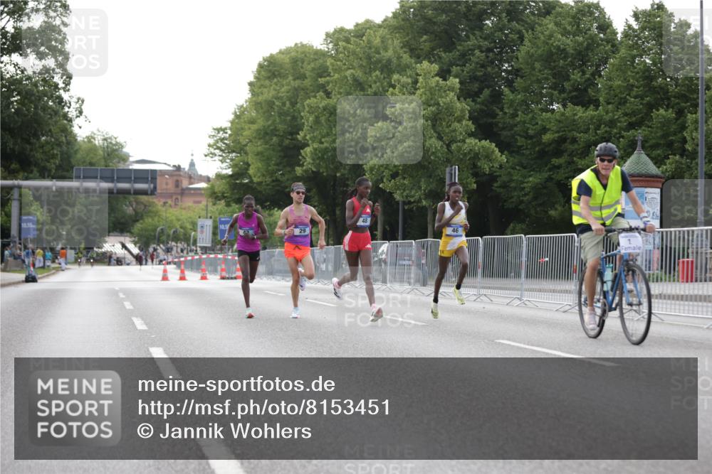 29.06.2025 - hella hamburg halbmarathon Jannik Wohlers http://msf.ph/oto/8153451 29.06.2025 09:34:38 Lombardsbrücke 29, 43, 46, 48 meine-sportfotos.de