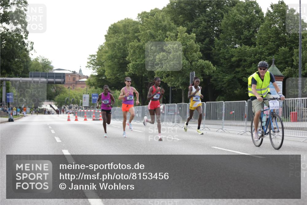 29.06.2025 - hella hamburg halbmarathon Jannik Wohlers http://msf.ph/oto/8153456 29.06.2025 09:34:38 Lombardsbrücke 29, 43, 46, 48 meine-sportfotos.de