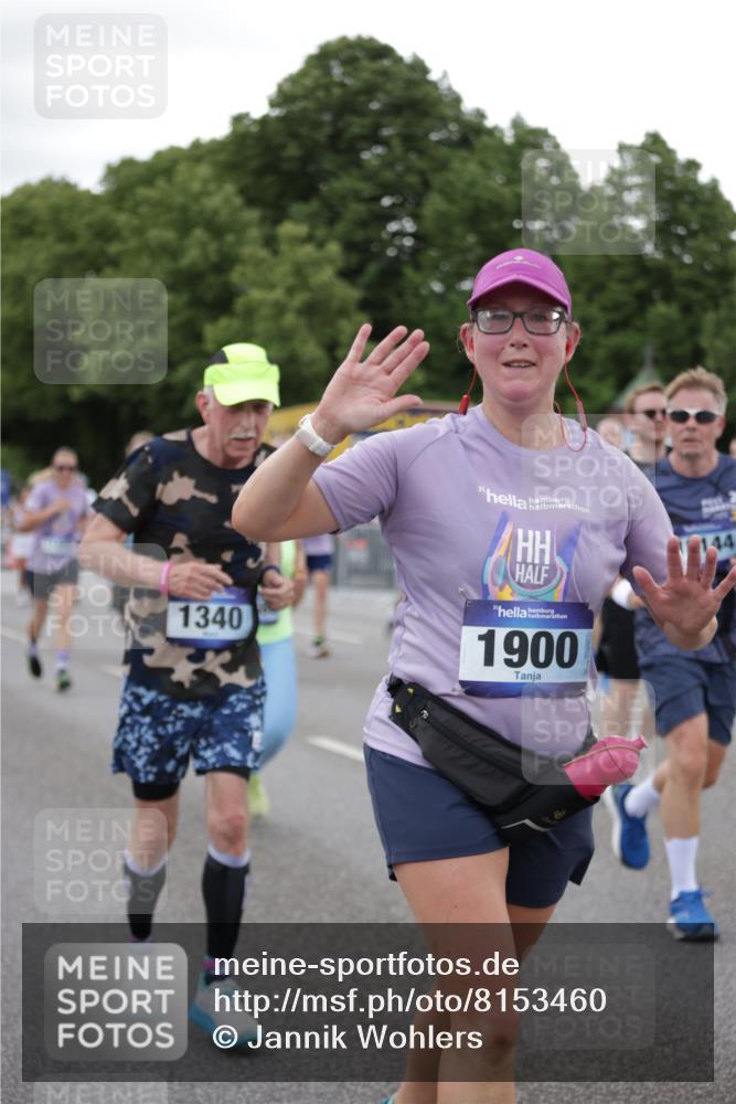 29.06.2025 - hella hamburg halbmarathon Jannik Wohlers http://msf.ph/oto/8153460 29.06.2025 10:53:03 Lombardsbrücke 1340, 1709, 1900, 1906, 1984, 2065, 2409, 2429, 3226, 4195, 4595, 5562, 5815, 5857, 6041, 6044, 6306, 7068, 7483, 7537, 7611, 7876, 8189, 8212, 8414, 8515, 8906, 9077, 9456, 9685, 9764, 9785, 10043, 10175, 10490, 11489, 11914, 12068, 12082, 12193, 12219, 12259, 12280, 12459, 12700, 13011, 13072, 13326, 13351, 14065, 14419, 15118, 15498, 15804, 16979, 17012, 17236, 17577, 17600, 17709, 18057, 18079, 18144, 18311, 18523, 18532, 18593, 18609 meine-sportfotos.de