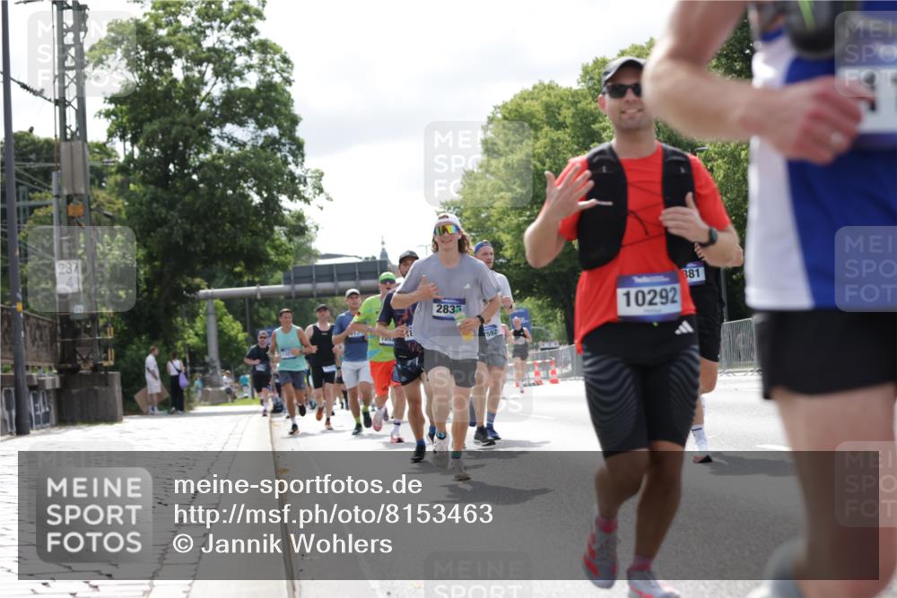29.06.2025 - hella hamburg halbmarathon Jannik Wohlers http://msf.ph/oto/8153463 29.06.2025 10:15:47 Lombardsbrücke 1156, 1308, 1651, 2071, 2165, 2436, 2803, 2835, 3134, 3648, 4637, 4828, 5046, 5294, 5423, 8169, 8274, 8554, 9601, 9784, 9802, 9881, 10107, 10183, 10292, 10844, 10990, 11344, 11345, 12572, 13215, 14543, 15332, 15487, 15571, 15724, 15889, 16921, 17592, 17692, 18735, 19030 meine-sportfotos.de