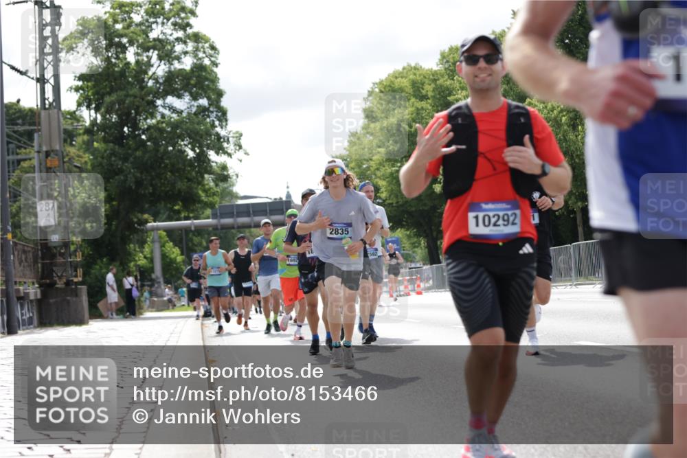 29.06.2025 - hella hamburg halbmarathon Jannik Wohlers http://msf.ph/oto/8153466 29.06.2025 10:15:47 Lombardsbrücke 1156, 1308, 1651, 2071, 2165, 2436, 2803, 2835, 3134, 3648, 4637, 4828, 5046, 5294, 5423, 8169, 8274, 8554, 9601, 9784, 9802, 9881, 10107, 10183, 10292, 10844, 10990, 11344, 11345, 12572, 13215, 14543, 15332, 15487, 15571, 15724, 15889, 16921, 17592, 17692, 18735, 19030 meine-sportfotos.de