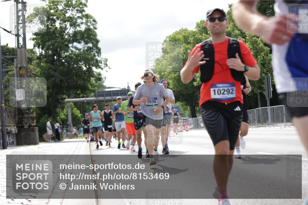 29.06.2025 - hella hamburg halbmarathon Jannik Wohlers http://msf.ph/oto/8153469 29.06.2025 10:15:47 Lombardsbrücke 1156, 1308, 1651, 2071, 2165, 2436, 2803, 2835, 3134, 3648, 4637, 4828, 5046, 5294, 5423, 8169, 8274, 8554, 9601, 9784, 9802, 9881, 10107, 10183, 10292, 10844, 10990, 11344, 11345, 12572, 13215, 14543, 15332, 15487, 15571, 15724, 15889, 16921, 17592, 17692, 18735, 19030 meine-sportfotos.de