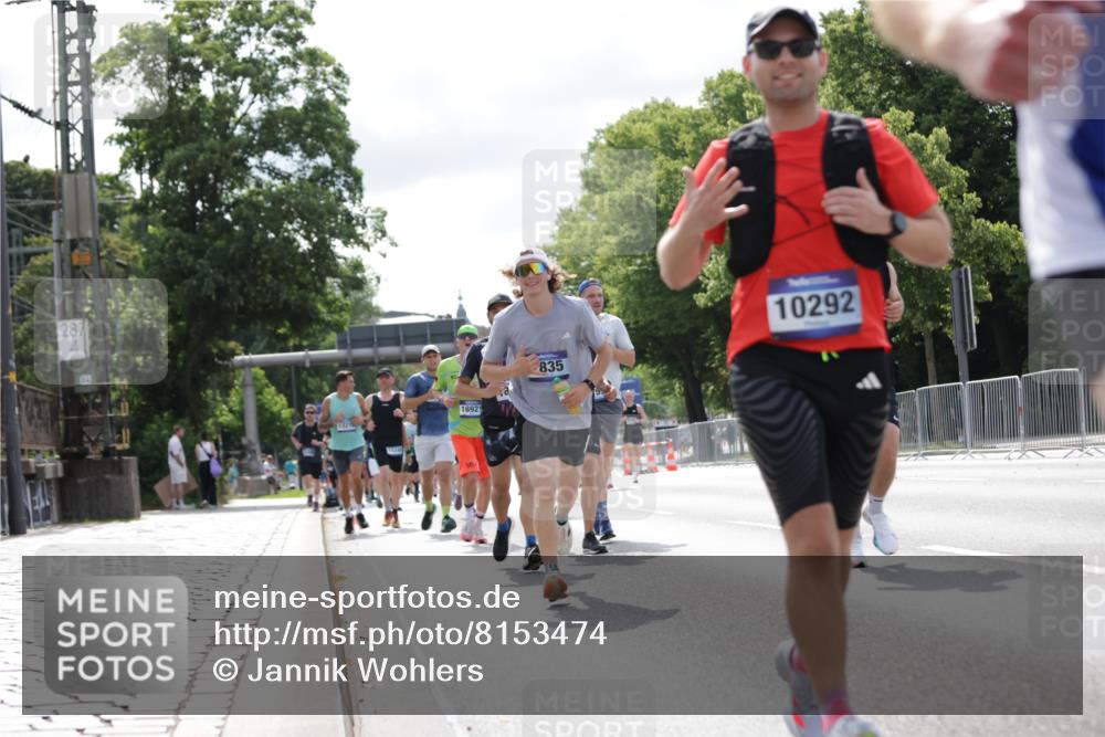 29.06.2025 - hella hamburg halbmarathon Jannik Wohlers http://msf.ph/oto/8153474 29.06.2025 10:15:47 Lombardsbrücke 1156, 1308, 1651, 2071, 2165, 2436, 2803, 2835, 3134, 3648, 4637, 4828, 5046, 5294, 5423, 8169, 8274, 8554, 9601, 9784, 9802, 9881, 10107, 10183, 10292, 10844, 10990, 11344, 11345, 12572, 13215, 14543, 15332, 15487, 15571, 15724, 15889, 16921, 17592, 17692, 18735, 19030 meine-sportfotos.de