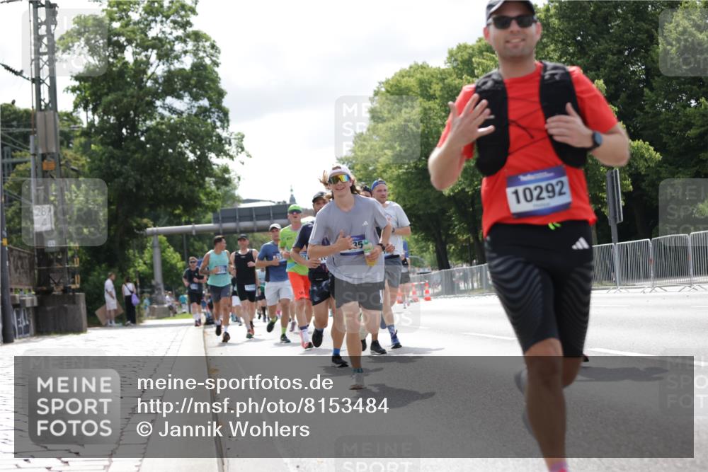 29.06.2025 - hella hamburg halbmarathon Jannik Wohlers http://msf.ph/oto/8153484 29.06.2025 10:15:47 Lombardsbrücke 1156, 1308, 1651, 2071, 2165, 2436, 2803, 2835, 3134, 3648, 4637, 4828, 5046, 5294, 5423, 8169, 8274, 8554, 9601, 9784, 9802, 9881, 10107, 10183, 10292, 10844, 10990, 11344, 11345, 12572, 13215, 14543, 15332, 15487, 15571, 15724, 15889, 16921, 17592, 17692, 18735, 19030 meine-sportfotos.de