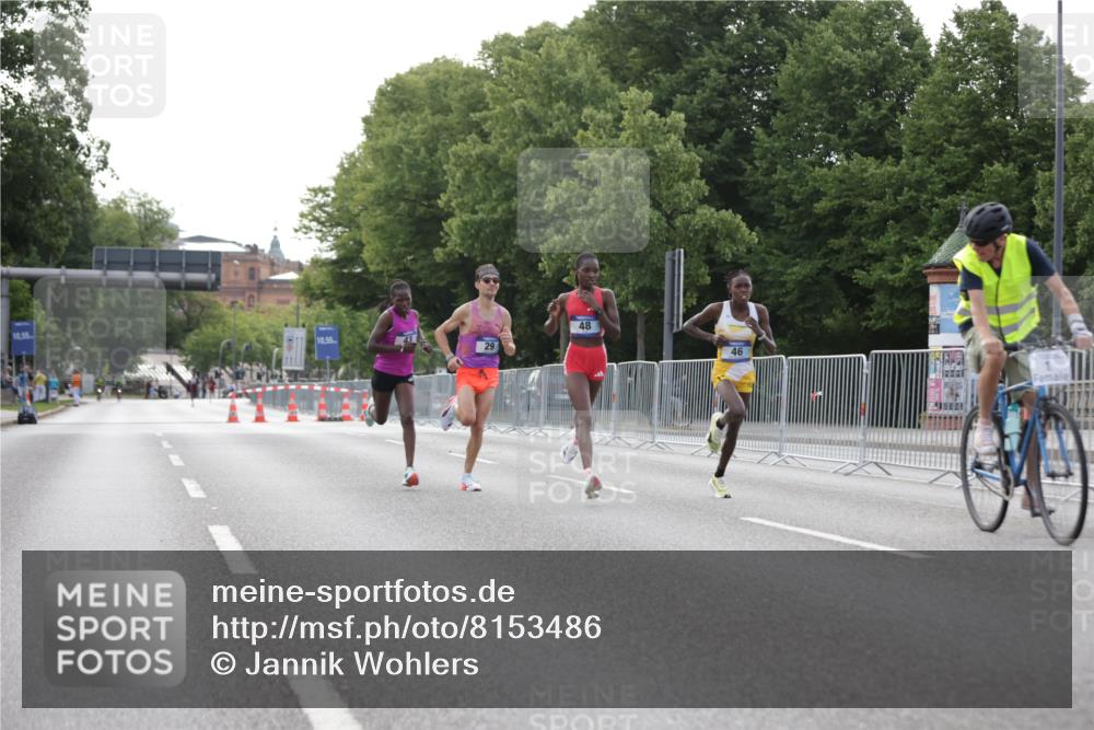 29.06.2025 - hella hamburg halbmarathon Jannik Wohlers http://msf.ph/oto/8153486 29.06.2025 09:34:38 Lombardsbrücke 29, 43, 46, 48 meine-sportfotos.de