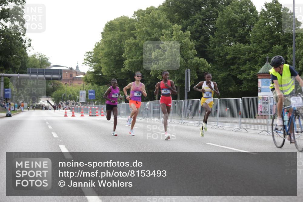 29.06.2025 - hella hamburg halbmarathon Jannik Wohlers http://msf.ph/oto/8153493 29.06.2025 09:34:38 Lombardsbrücke 29, 43, 46, 48 meine-sportfotos.de