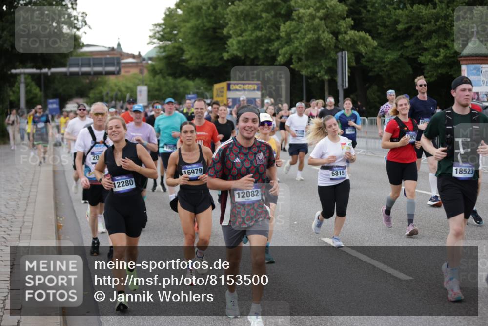 29.06.2025 - hella hamburg halbmarathon Jannik Wohlers http://msf.ph/oto/8153500 29.06.2025 10:53:06 Lombardsbrücke 1340, 1709, 1900, 1906, 1984, 2065, 2409, 2429, 3226, 4195, 4595, 5562, 5815, 5857, 6041, 6044, 6306, 6913, 6996, 7068, 7537, 7611, 7876, 7890, 8189, 8212, 8515, 8906, 9077, 9456, 9685, 9764, 9785, 10043, 10175, 10490, 11489, 11914, 12068, 12082, 12219, 12259, 12280, 12459, 13011, 13072, 13326, 13351, 14065, 14419, 14927, 15118, 15498, 15804, 16979, 17236, 17600, 17709, 18057, 18079, 18083, 18144, 18311, 18523, 18532, 18593, 18609 meine-sportfotos.de