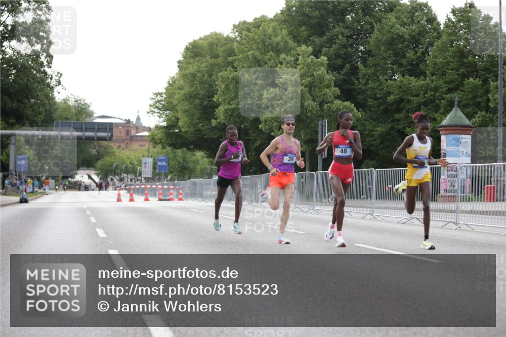 29.06.2025 - hella hamburg halbmarathon Jannik Wohlers http://msf.ph/oto/8153523 29.06.2025 09:34:39 Lombardsbrücke 29, 43, 46, 48 meine-sportfotos.de