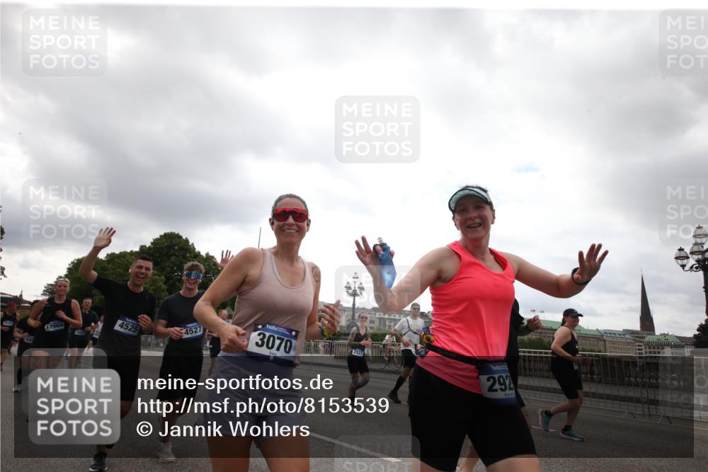 29.06.2025 - hella hamburg halbmarathon Jannik Wohlers http://msf.ph/oto/8153539 29.06.2025 10:48:58 Lombardsbrücke 1525, 1625, 2067, 2527, 2541, 2668, 2927, 3070, 3183, 3232, 3383, 3943, 4403, 4525, 4527, 4589, 4769, 4809, 5106, 5463, 6191, 6989, 7301, 7650, 7931, 7936, 8549, 9245, 9261, 10033, 10038, 10130, 10333, 10479, 10782, 10785, 11558, 11631, 11681, 12669, 13564, 13565, 14080, 14081, 14389, 14390, 15057, 15412, 16436, 16759, 17085, 17089, 17287, 17315, 17647, 17964, 18453, 18470 meine-sportfotos.de