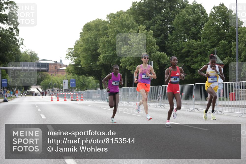 29.06.2025 - hella hamburg halbmarathon Jannik Wohlers http://msf.ph/oto/8153544 29.06.2025 09:34:39 Lombardsbrücke 29, 43, 46, 48 meine-sportfotos.de