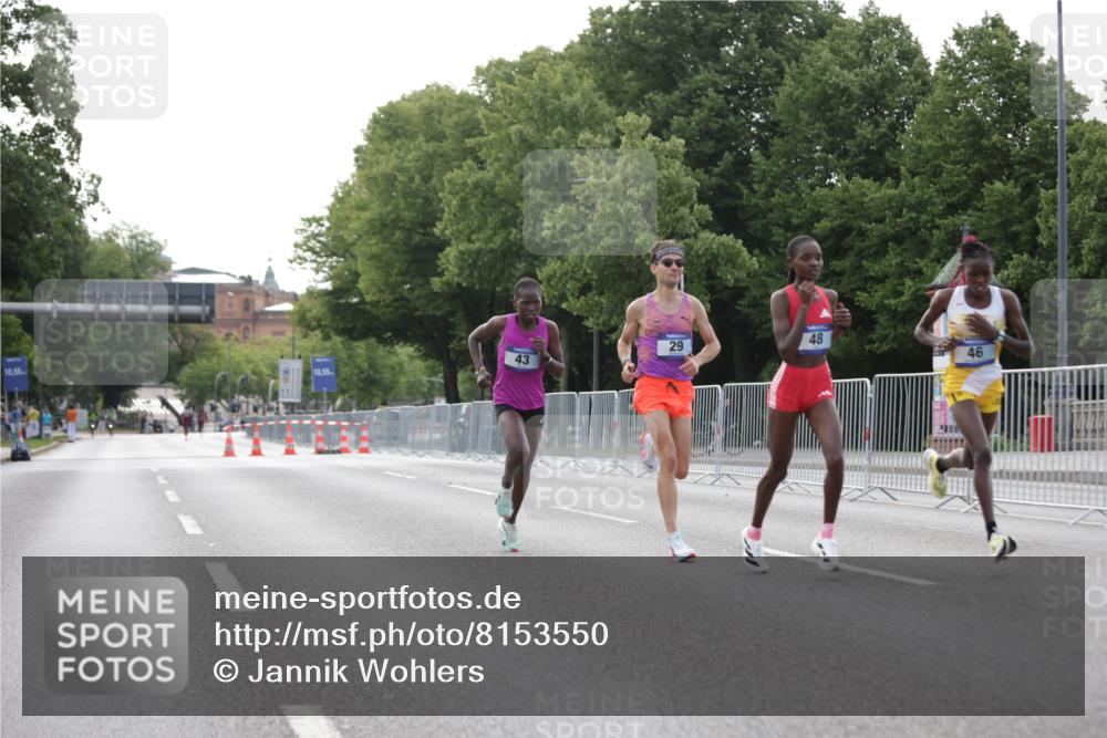 29.06.2025 - hella hamburg halbmarathon Jannik Wohlers http://msf.ph/oto/8153550 29.06.2025 09:34:39 Lombardsbrücke 29, 43, 46, 48 meine-sportfotos.de