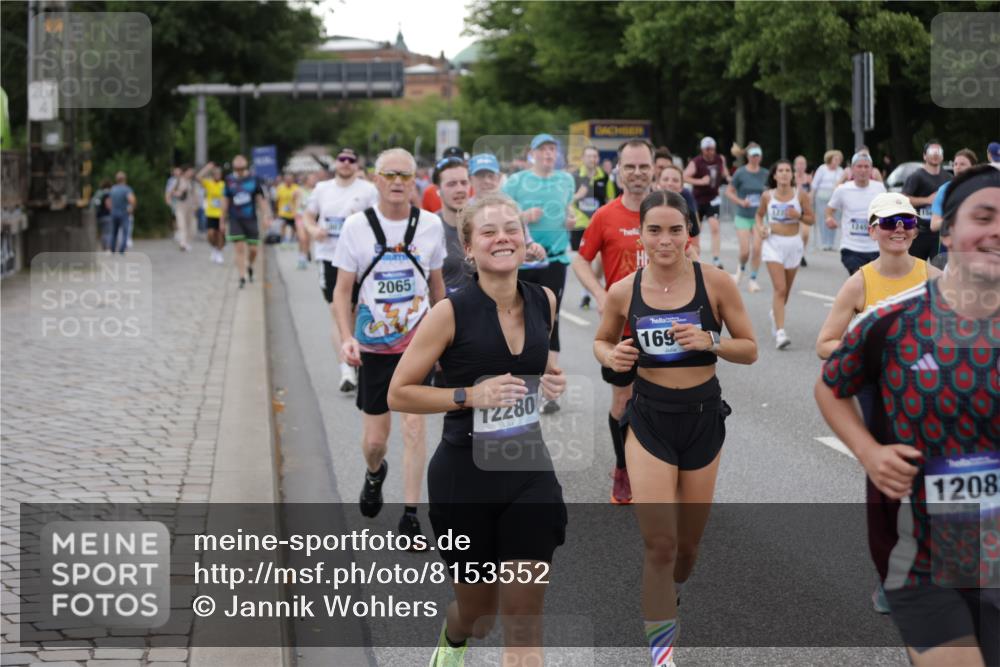 29.06.2025 - hella hamburg halbmarathon Jannik Wohlers http://msf.ph/oto/8153552 29.06.2025 10:53:07 Lombardsbrücke 1340, 1709, 1900, 1906, 1984, 2065, 2429, 3226, 4195, 4595, 5562, 5815, 5857, 6041, 6044, 6306, 6913, 6996, 7068, 7537, 7611, 7876, 7890, 8189, 8212, 8515, 8906, 9077, 9456, 9531, 9685, 9764, 9785, 10043, 10175, 10490, 11489, 11914, 12068, 12082, 12219, 12259, 12280, 12459, 13011, 13072, 13326, 13351, 14065, 14419, 14927, 15118, 15292, 15498, 15804, 15821, 15822, 16979, 17236, 17600, 17709, 18057, 18059, 18079, 18083, 18144, 18523, 18532, 18593, 18609 meine-sportfotos.de