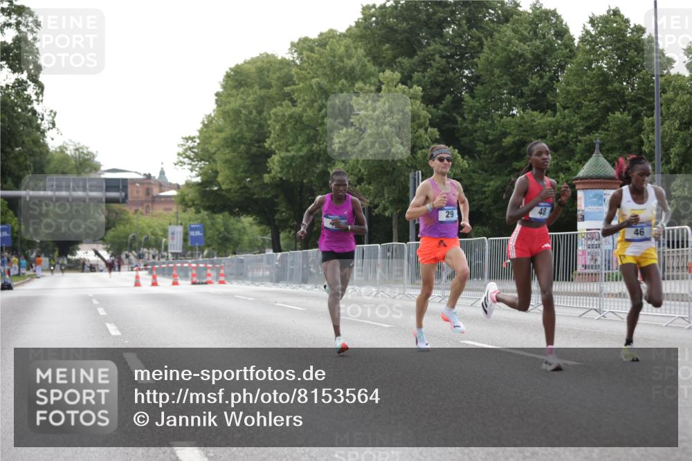 29.06.2025 - hella hamburg halbmarathon Jannik Wohlers http://msf.ph/oto/8153564 29.06.2025 09:34:39 Lombardsbrücke 29, 43, 46, 48 meine-sportfotos.de