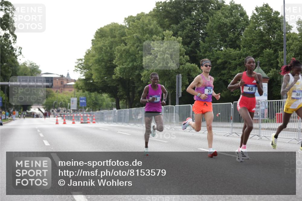 29.06.2025 - hella hamburg halbmarathon Jannik Wohlers http://msf.ph/oto/8153579 29.06.2025 09:34:39 Lombardsbrücke 29, 43, 46, 48 meine-sportfotos.de