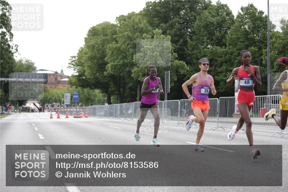 29.06.2025 - hella hamburg halbmarathon Jannik Wohlers http://msf.ph/oto/8153586 29.06.2025 09:34:39 Lombardsbrücke 29, 43, 46, 48 meine-sportfotos.de
