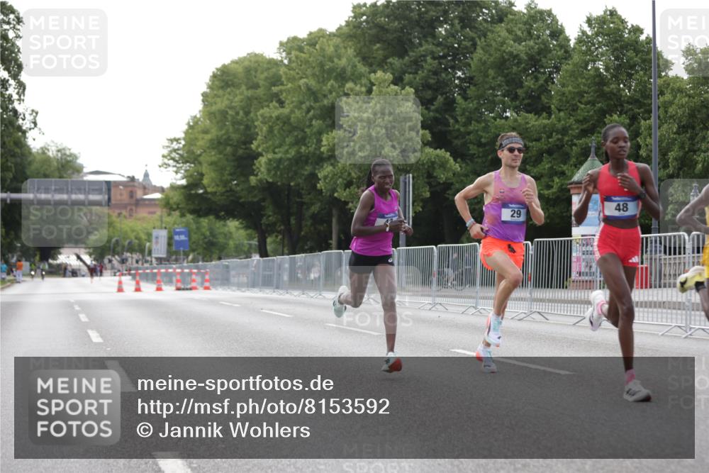 29.06.2025 - hella hamburg halbmarathon Jannik Wohlers http://msf.ph/oto/8153592 29.06.2025 09:34:39 Lombardsbrücke 29, 43, 46, 48 meine-sportfotos.de
