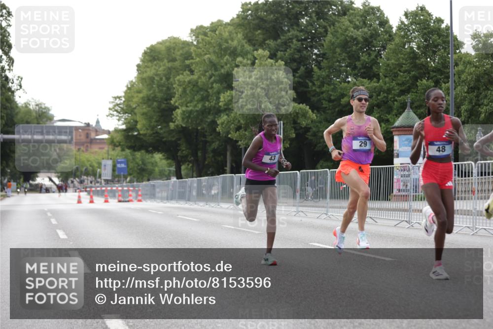 29.06.2025 - hella hamburg halbmarathon Jannik Wohlers http://msf.ph/oto/8153596 29.06.2025 09:34:40 Lombardsbrücke 29, 43, 46, 48 meine-sportfotos.de