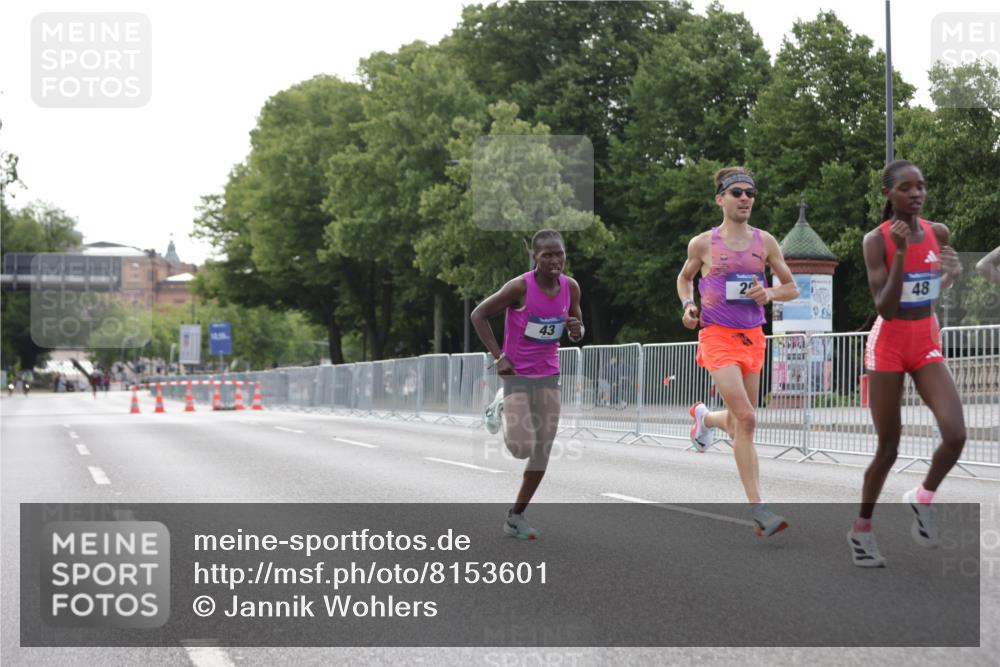 29.06.2025 - hella hamburg halbmarathon Jannik Wohlers http://msf.ph/oto/8153601 29.06.2025 09:34:40 Lombardsbrücke 29, 43, 46, 48 meine-sportfotos.de
