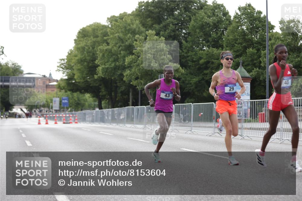29.06.2025 - hella hamburg halbmarathon Jannik Wohlers http://msf.ph/oto/8153604 29.06.2025 09:34:40 Lombardsbrücke 29, 43, 46, 48 meine-sportfotos.de