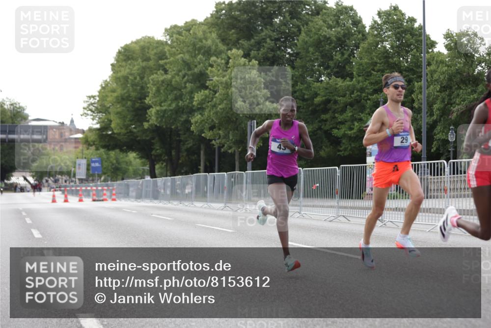 29.06.2025 - hella hamburg halbmarathon Jannik Wohlers http://msf.ph/oto/8153612 29.06.2025 09:34:40 Lombardsbrücke 29, 43, 46, 48 meine-sportfotos.de