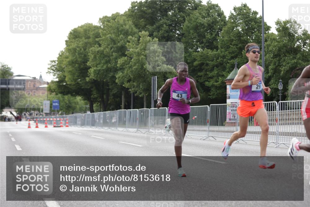 29.06.2025 - hella hamburg halbmarathon Jannik Wohlers http://msf.ph/oto/8153618 29.06.2025 09:34:40 Lombardsbrücke 29, 43, 46, 48 meine-sportfotos.de