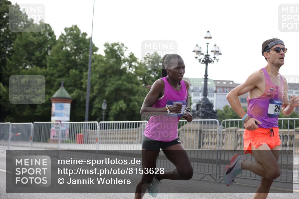 29.06.2025 - hella hamburg halbmarathon Jannik Wohlers http://msf.ph/oto/8153628 29.06.2025 09:34:41 Lombardsbrücke 29, 43, 46, 48 meine-sportfotos.de