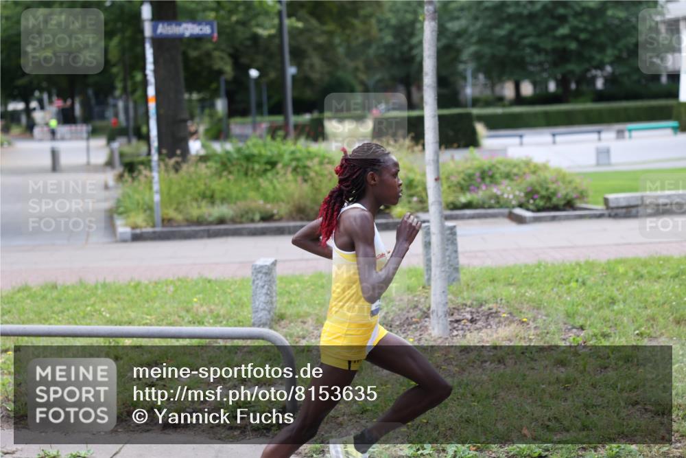 29.06.2025 - hella hamburg halbmarathon Yannick Fuchs http://msf.ph/oto/8153635 29.06.2025 10:07:08 20KM 46, 17888 meine-sportfotos.de