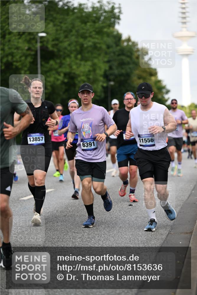 29.06.2025 - hella hamburg halbmarathon Dr. Thomas Lammeyer http://msf.ph/oto/8153636 29.06.2025 10:07:46 Kennedybrücke 1114, 1885, 2594, 2683, 2759, 3001, 4095, 4307, 4511, 4587, 5384, 5396, 5464, 5613, 6217, 6391, 6453, 7006, 7277, 7278, 7279, 7306, 7935, 8469, 8614, 9453, 10389, 11402 meine-sportfotos.de