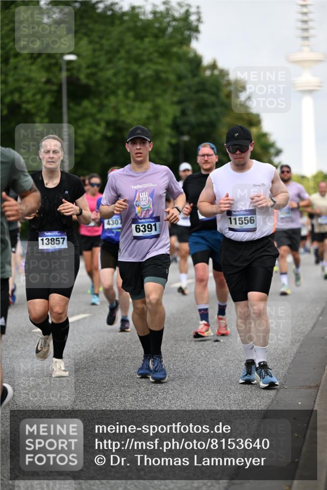29.06.2025 - hella hamburg halbmarathon Dr. Thomas Lammeyer http://msf.ph/oto/8153640 29.06.2025 10:07:46 Kennedybrücke 1114, 1885, 2594, 2683, 2759, 3001, 4095, 4307, 4511, 4587, 5384, 5396, 5464, 5613, 6217, 6391, 6453, 7006, 7277, 7278, 7279, 7306, 7935, 8469, 8614, 9453, 10389, 11402 meine-sportfotos.de
