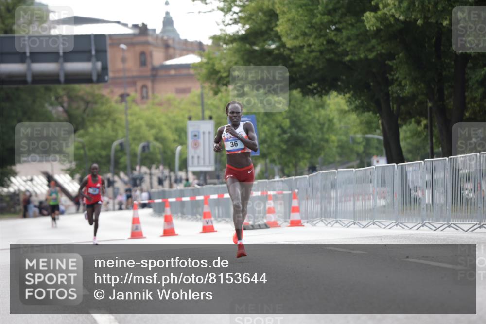 29.06.2025 - hella hamburg halbmarathon Jannik Wohlers http://msf.ph/oto/8153644 29.06.2025 09:34:55 Lombardsbrücke 29, 43, 46, 48 meine-sportfotos.de