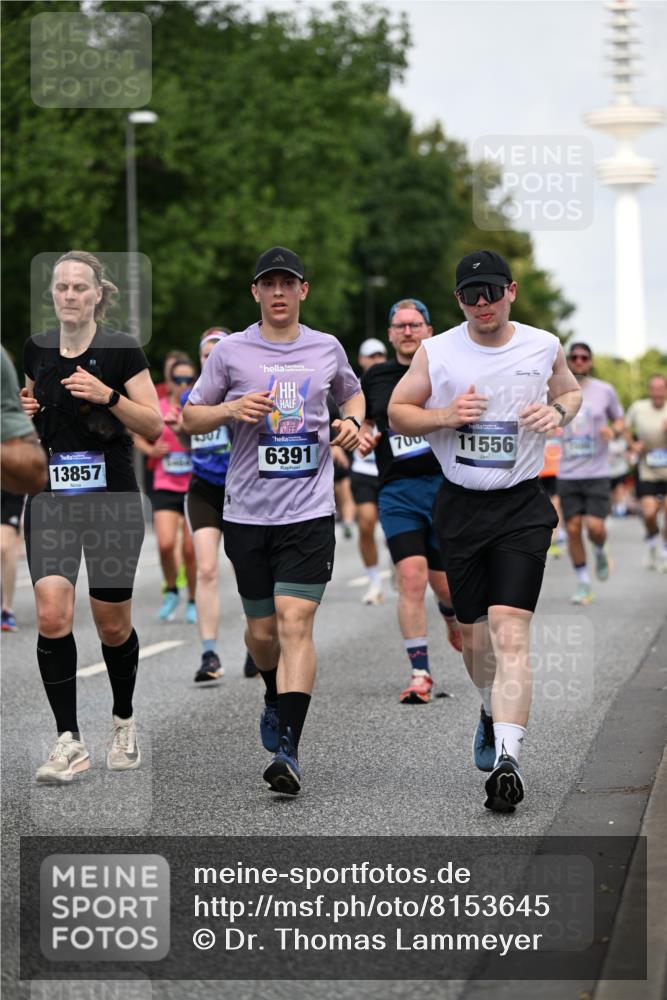 29.06.2025 - hella hamburg halbmarathon Dr. Thomas Lammeyer http://msf.ph/oto/8153645 29.06.2025 10:07:46 Kennedybrücke 1114, 1885, 2594, 2683, 2759, 3001, 4095, 4307, 4511, 4587, 5384, 5396, 5464, 5613, 6217, 6391, 6453, 7006, 7277, 7278, 7279, 7306, 7935, 8469, 8614, 9453, 10389, 11402 meine-sportfotos.de