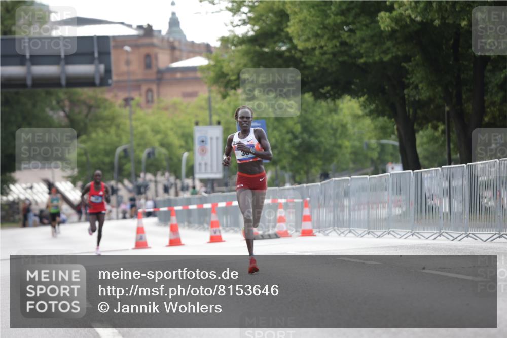 29.06.2025 - hella hamburg halbmarathon Jannik Wohlers http://msf.ph/oto/8153646 29.06.2025 09:34:55 Lombardsbrücke 29, 43, 46, 48 meine-sportfotos.de